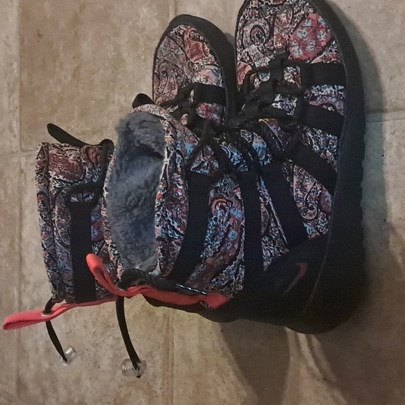 Nike Roshe Run Hi Sneakerboot Liberty QS Black Solar Red Women Size 8 Preowned - Picture 6 of 8